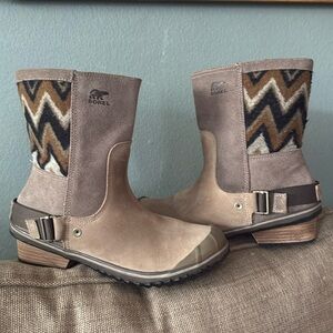 Sorel waterproof women boots size 10